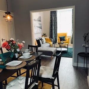 Stylish, Spacious & Luxurious - Parking Liverpool